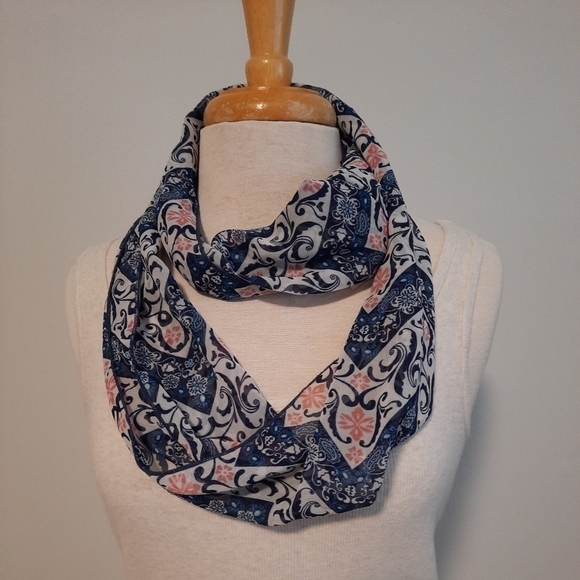 Lily Bleu Blue White Floral Infinity Scarf - Picture 1 of 5